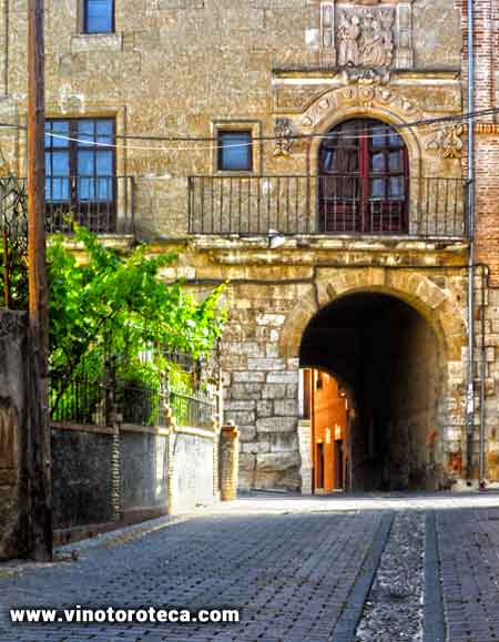 "Arco del Postigo. Toro. Zamora. Monumentos. Turismo. Que ver"