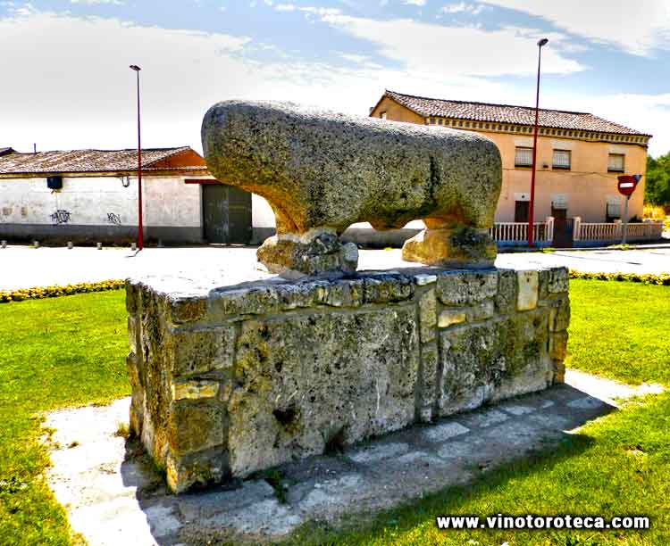 "Toro de piedra. Turismo. Monumentos. Que ver en Toro. Denominacion de Origen Toro. Ruta del vino"