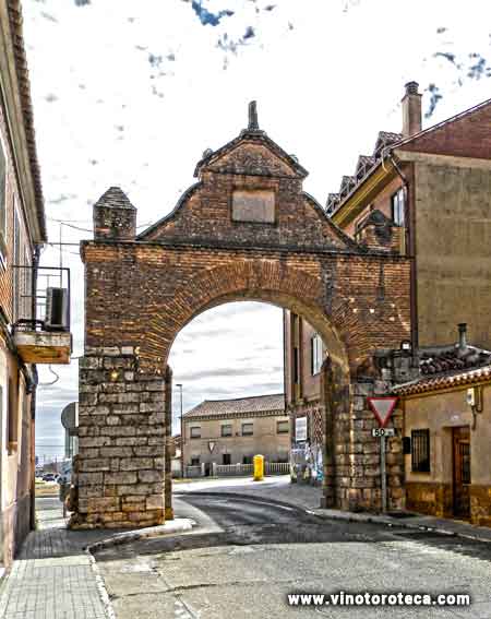 "Puerta de Santa Catalina. Monumentos. Qué ver en Toro. Zamora. Turismo en Toro"